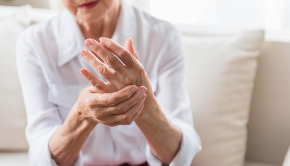 12 znakova reumatoidnog artritisa na koje odmah treba reagovati: Ako ste ujutru ukočeni duže od pola sata – trk kod lekara