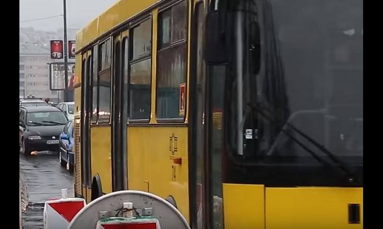 SUDAR AUTOBUSA U ŽARKOVU Povređenih nema, saobraćaj bio u blokadi!