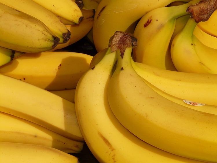 GULJENJE VOĆA I POVRĆA NIJE DOVOLJNO: Zašto treba da operemo bananu, lubenicu ili avokado pre jela?