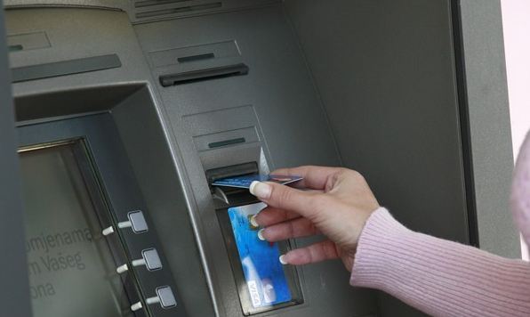 GRAĐANI U PANICI: Bankomati isključeni zbog napada hakera!