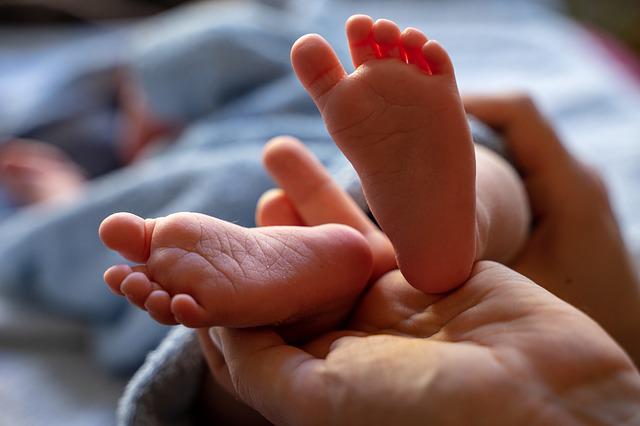 NALOŽENA OBDUKCIJA: Roditelji dovezli mrtvu bebu u bolnicu