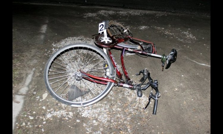 NESREĆA U RIPNJU: Biciklista udario u mini-bus, prebačen je u Urgentni centar