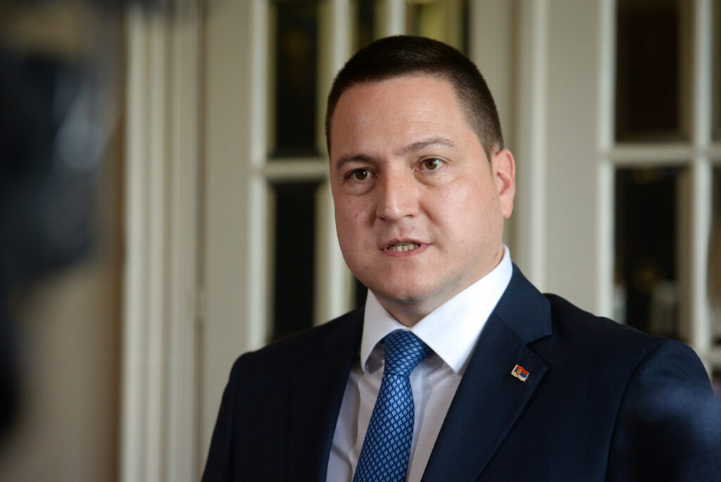 MINISTAR RUŽIĆ NAJAVIO: Vlada donela odluku o raspisivanju konkursa za 2.863 radna mesta u prosveti