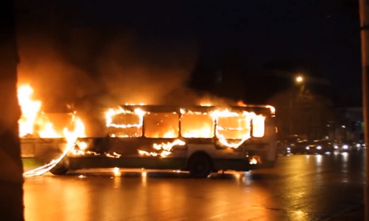 STRAŠNA NESREĆA: Autobus se zapalio, desetine mrtvih i povređenih!