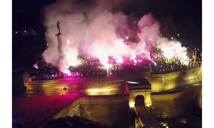SVE GORI! Dronom snimljena žurka crveno-belih na ulicama Beograda! (VIDEO)