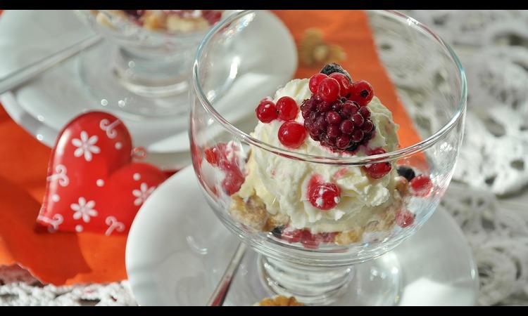 ZASLADITE SE: Ukusan desert sa voćem u čaši