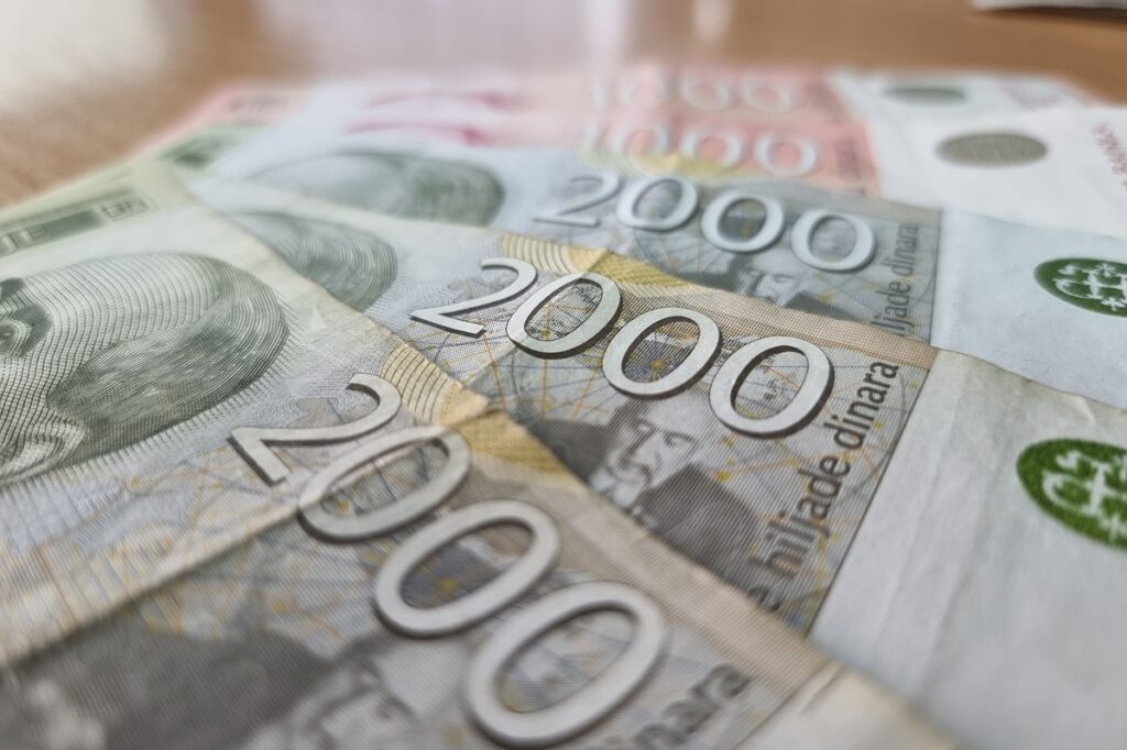 BIĆE PUN NOVČANIK: Ovoj grupi građana danas leže 10.000 dinara