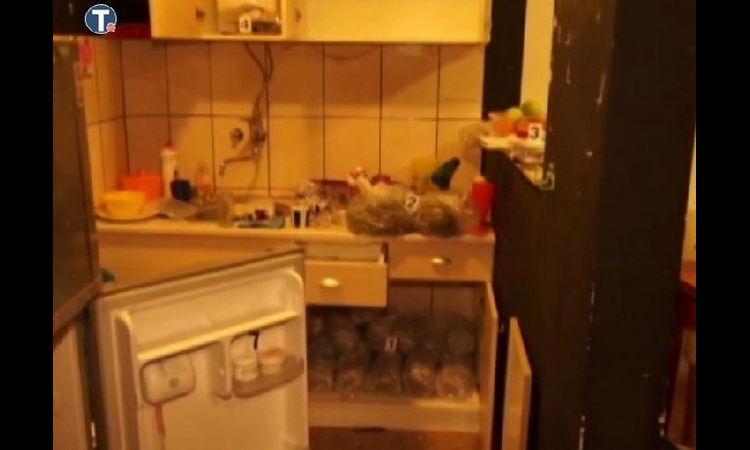 ULOV POLICIJE VREDAN 1,7 MILIONA: Bračni par krio drogu ispod sudopere i u frižideru! (video)