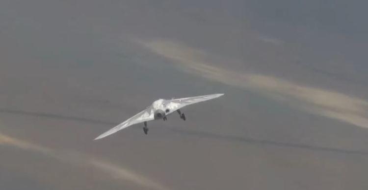 stelt dron Ohotnik i lovac Su-30SM izveli svoj prvi zajednički let!