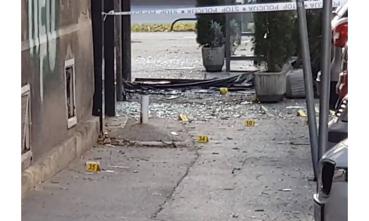 EKSPLOZIJA U ZAGREBU: Bomba raznela kafić, stakla na zgradama i oštetila okolna vozila!!