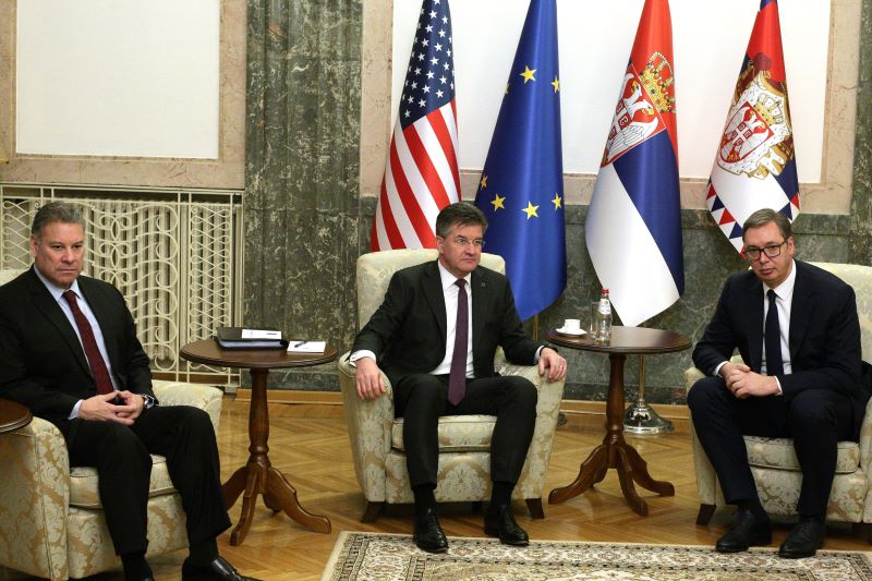 VAŽAN SASTANAK U BEOGRADU: Predsednik Vučić sutra sa Lajčakom i Eskobarom