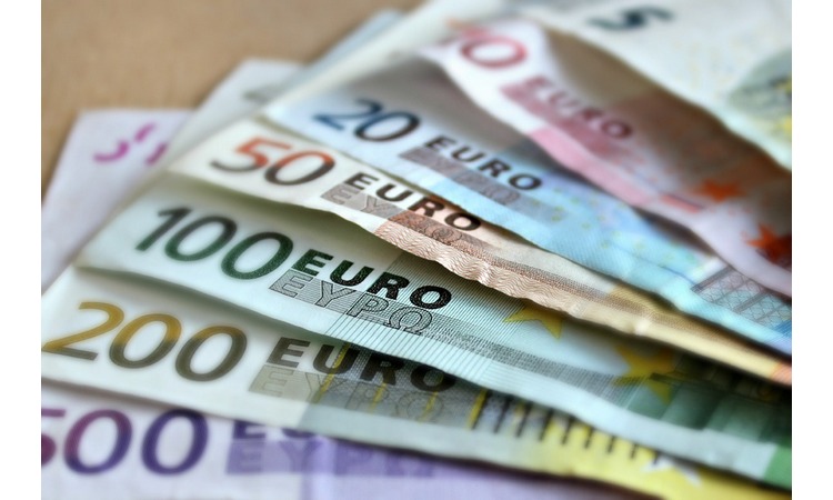 EVROPSKA CENTRALNA BANKA: Do kraja godine će se ugasiti podsticajni program otkupa obveznica, zbog čega momentalno dolazi do pada evra!