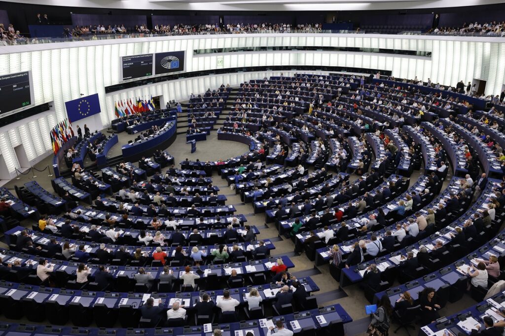 Evropski parlament usvojio važan zakon: „U Evropskoj uniji od 2035. godine zabrana prodaje automobilia na benzin i dizel!“
