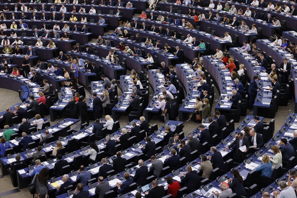 OSUMNJIČENI DA PRIPADAJU KRIMINALNOJ ORGANIZACIJI: Svi zvaničnici povezani s korupcijom u Evropskom parlamentu!