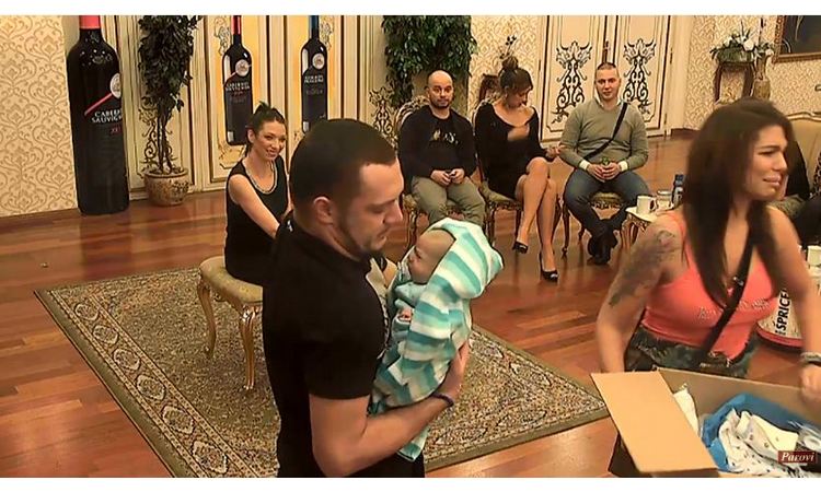 UČESNICI U ŠOKU I NEVERICI: Vrata vile su se otvorila, a tamo su Gasttozz i Nina ugledali svoju BEBU! (FOTO)