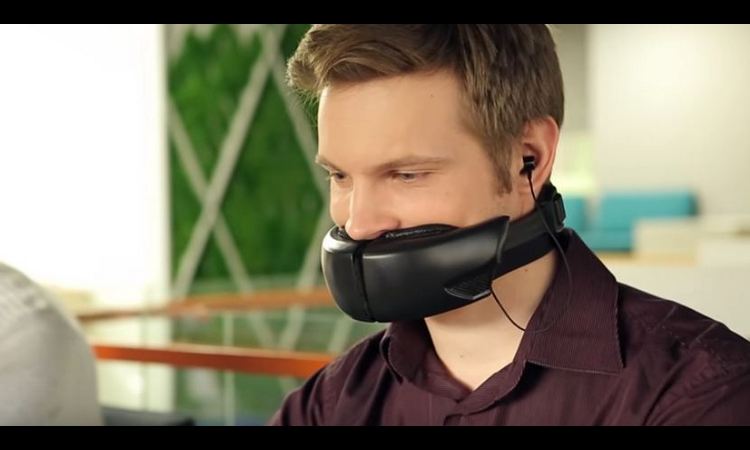 GLAS MASKA: Novi uređaj koji štiti od radoznalih ušiju! (video)