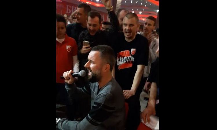 Delije u transu: POGLEDAJTE ŠTA SE DOGODI KADA SE MILAN GUROVIĆ LATI MIKROFONA! (VIDEO)