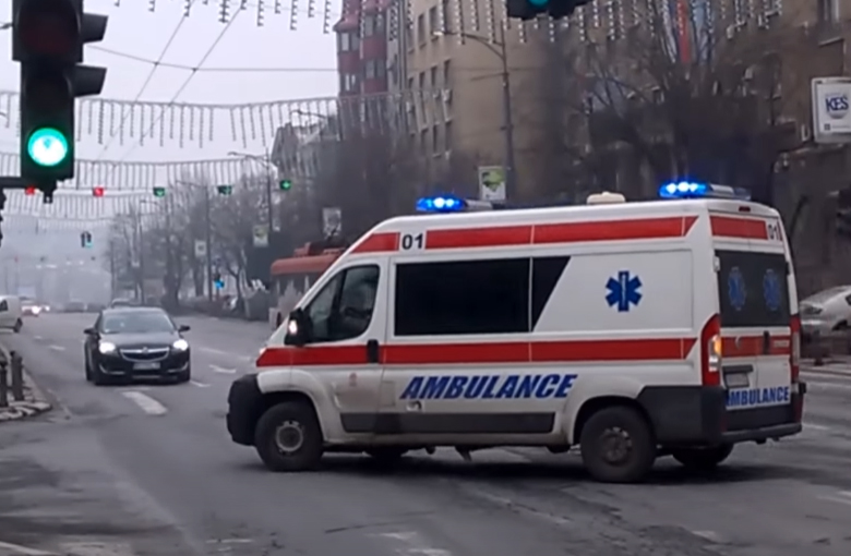 AUTOBUS PUN DECE SUDARIO SE SA AUTOMOBILOM: Saobraćajna nesreća u centru Beograda