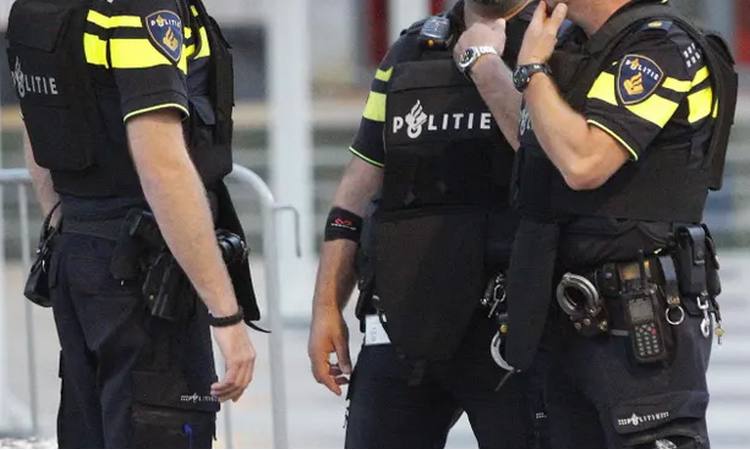 PUCNJAVA U HOLANDIJI: Uhapšeni tinejdžeri zbog napada na voz!