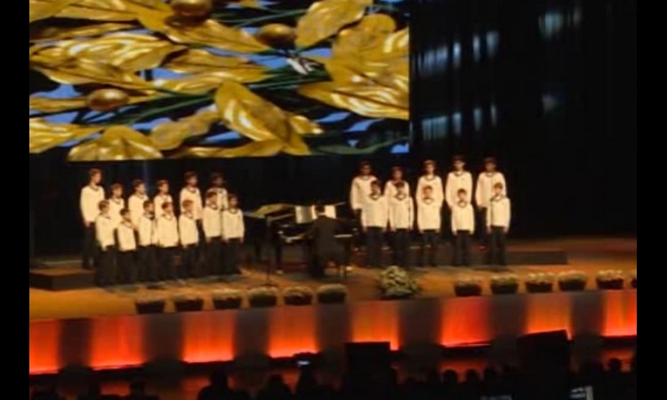HOR BEČKIH DEČAKA: Mladi umetnici ODUŠEVILI beogradsku publiku pevajući „NIŠKU BANJU“