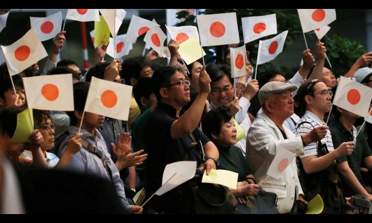 JAPAN NA RASKRŠĆU: Važni parlamentarni izbori, prvi put glasaju i tinejdžeri