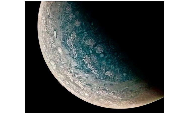 NAJVEĆA PLANETA SUNČEVOG SISTEMA: Od ovih fotografija Jupitera zastaje dah! (FOTO)