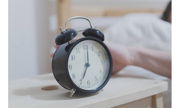 EVO KADA POČINJE LETNJE RAČUNJANJE VREMENA: Ne zaboravite pomeriti kazaljke na satu, spavaćemo sat kraće!