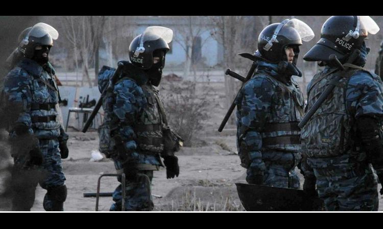 PUCNJAVA U KAZAHSTANU: Napadači ubili dva policajca i jednog civila, strah od terorizma raste