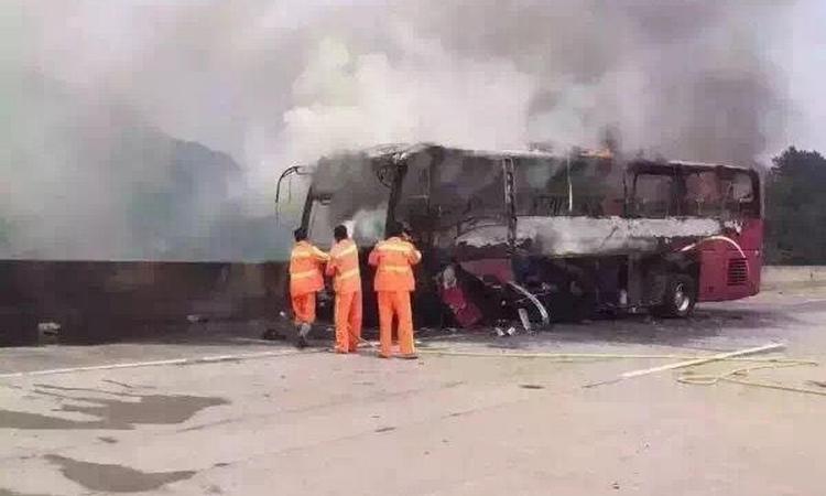 STRAŠNA NESREĆA: U sudaru autobusa 17 mrtvih i 29 povređenih!