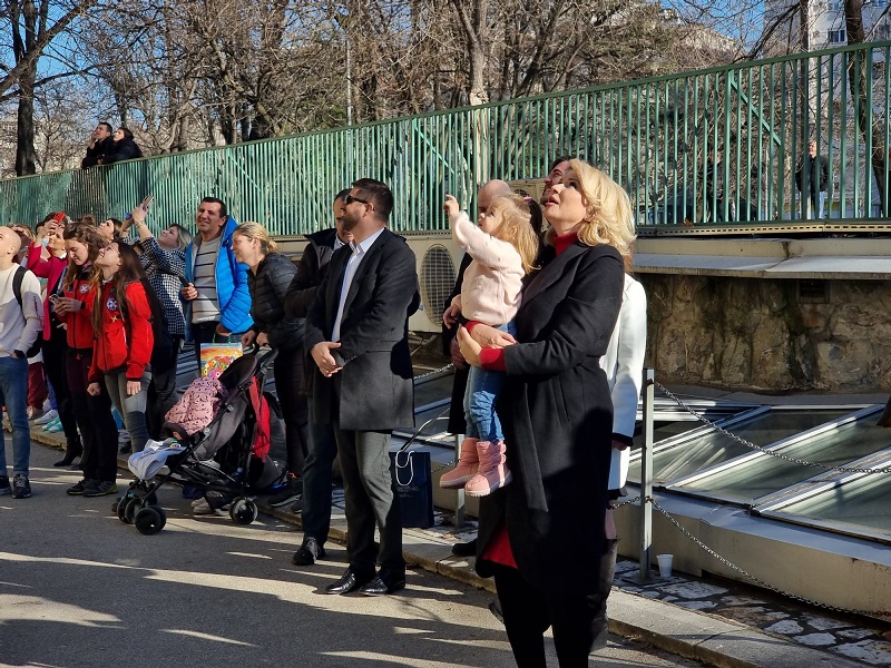IZNENAĐENJE ZA MALIŠANE: Novogodišnji paketići deci u Tiršovoj! (FOTO)
