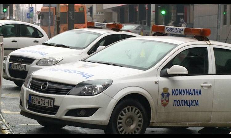 STRAŠAN SUDAR NA NOVOM BEOGRADU: U udesu učestvovalo više automobila, prevrnulo se vozilo komunalne policije