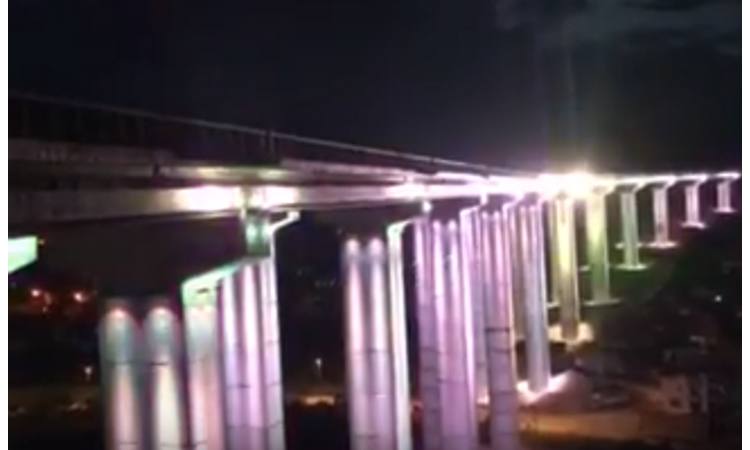 SAOBRAĆAJA I INFRASTRUKTURE: Najduži most na Koridoru 10 osvetljen bojama srpske zastave!