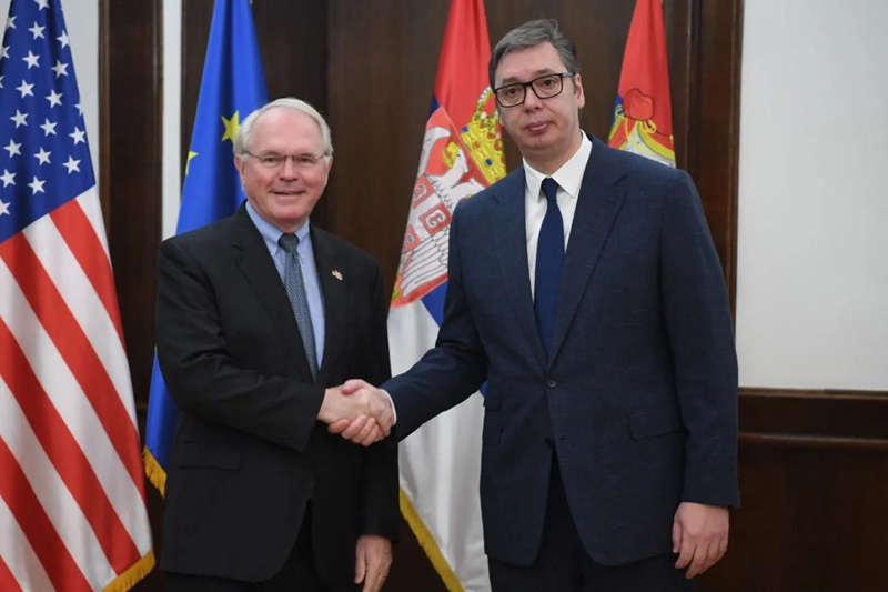 „SRBIJA JASNA U ODBRANI SVOG NARODA!“ Vučić se sastao sa ambasadorom Hilom (FOTO)