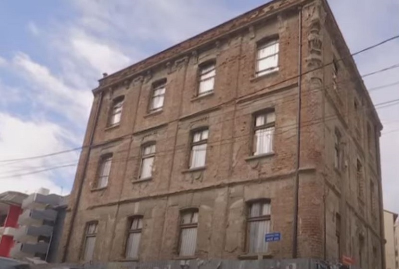 Priština obnavlja projekat renoviranja kuće nacističkog saradnika Džafera Deve!