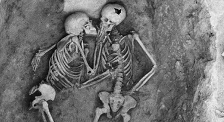 POLJUBAC KOJI JE OBIŠAO SVET: Arheolozi pronašli uklete ljubavnike zamrznute u vremenu!