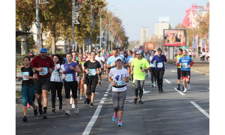 NOVI BEOGRAD DANAS U BLOKADI ZBOG MARATONA Pogledajte spiska zatvorenih ulica i izmena linija prevoza od 9 do 16 sati