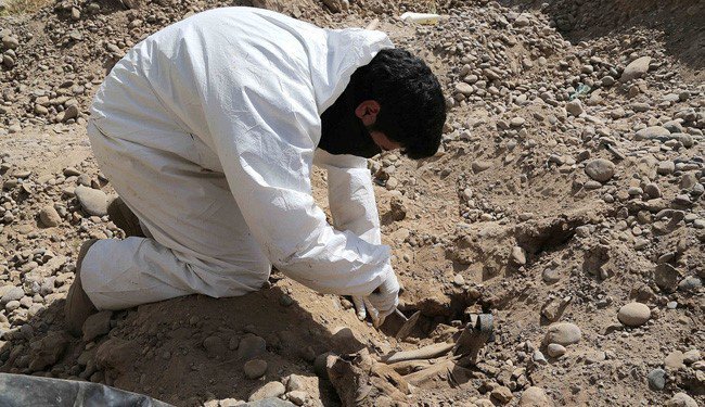 POLJA SMRTI ISLAMSKE DRŽAVE: Otkriveno 50 MASOVNIH GROBNICA