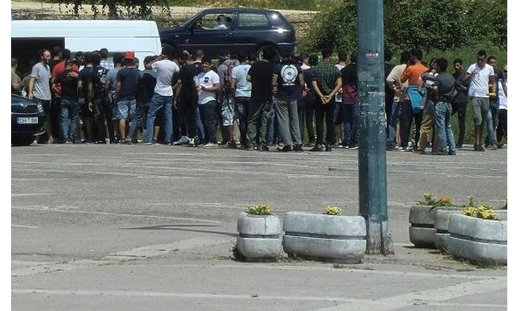 SKOPLJE: Policija u Severnoj Makedoniji pronašla 43 migranta u kombiju!