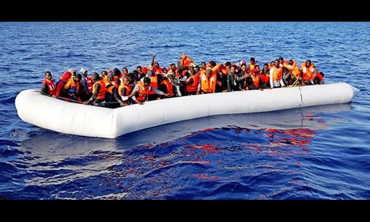 PRESRETNUT ČAMAC SA MIGRANTIMA: Kod italijanskog ostrva zaustavljen čamac iz Libije