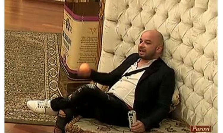 ŽESTOKO NAPAO GASTTOZZ-A: „On je dužan zbog narkotika, sad je i devojku uvukao u sve!“