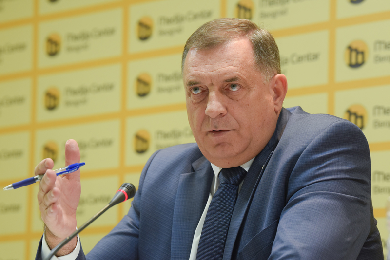 Milorad Dodik potvrdio je da će Republika Srpska obeležavati i slaviti Dan Republike: "Da li ga ne podržavaju "turisti" kakav je Šmit