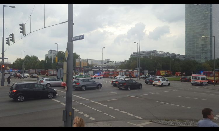HAOS U MINHENU: Evakuisana železnička stanica, saobraćaj obustavljen!