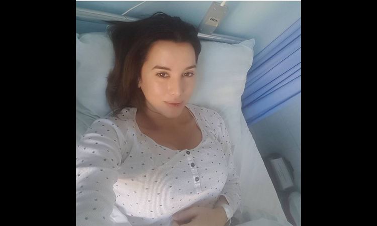 Kobna noć za nju: Poznata pevačica NOVU GODINU dočekala u BOLNIČKOM krevetu!