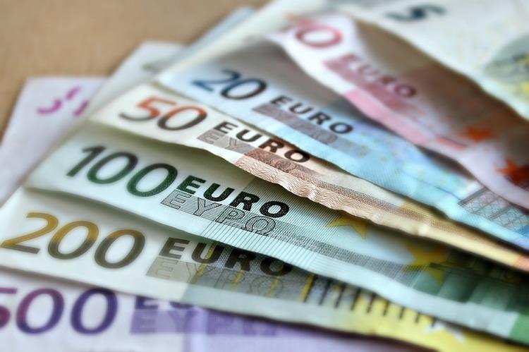 BROD POČINJE DA TONE: Evropa pokušava da spase uložen novac u ekonomiju Grčke
