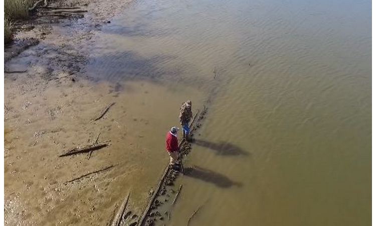 MISTERIOZNA OLUPINA: Isplivala iz mulja reke i krije zastrašujuću tajnu! (VIDEO)
