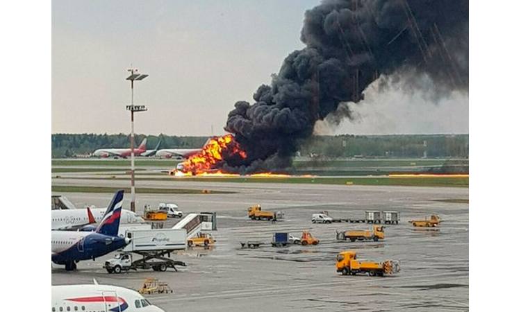 SRUŠIO SE AVION: Poginulo 20 ljudi!