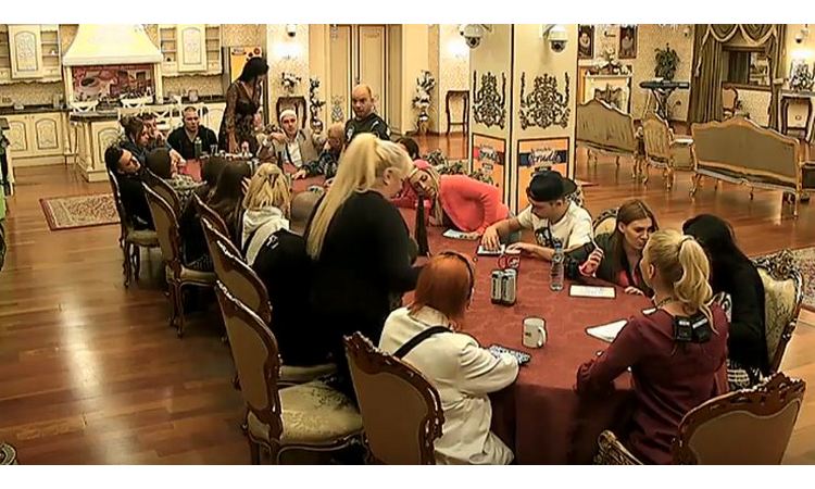 ŠOK: Učesnica prdnula usred programa, svi pobegli od nje! (VIDEO)