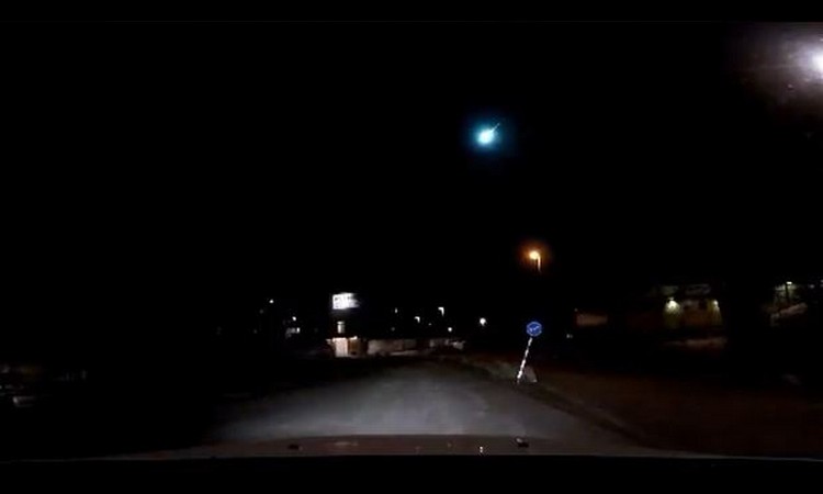 MISTERIOZNA POJAVA U ŠVEDSKOJ: Na nebu se pojavila čudna plava lopta! (VIDEO)
