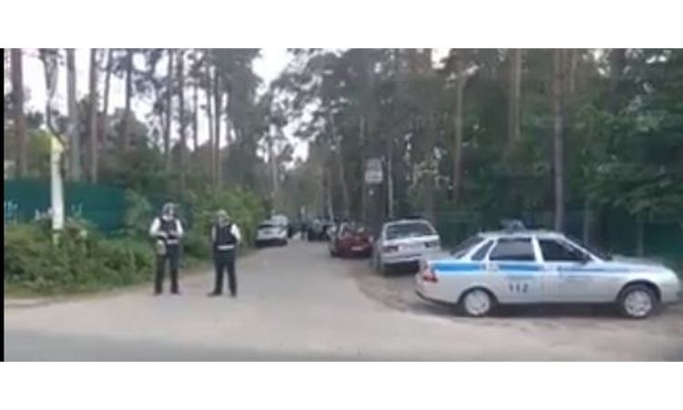 HOROR U PODMOSKOVLJU: Snjaperista nasumično puca na slučajne prolaznike, troje ranjeno! (foto)