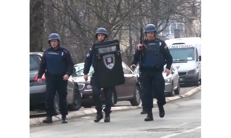 POLICIJA PONOVO NA NOGAMA: Još jedna pucnjava na Kosovu, ima mrtvih!